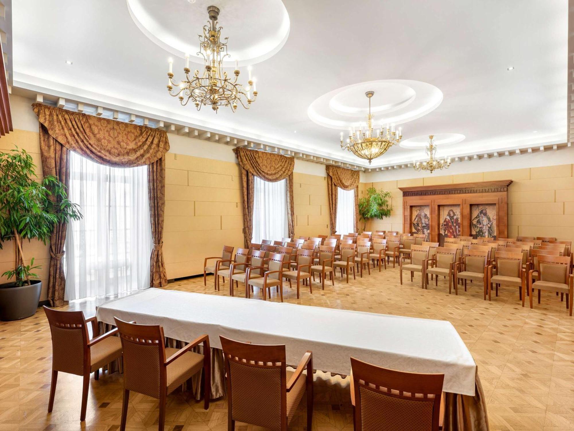 Mercure Szekesfehervar Magyar Kiraly Dış mekan fotoğraf
